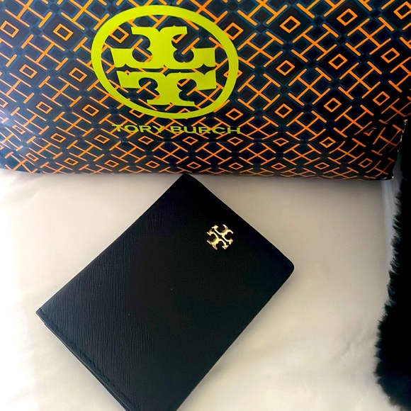 Tory Burch Accessories Tory Burch Emerson Foldable Card Case Poshmark